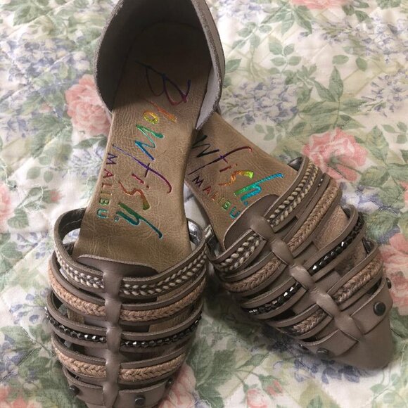 Flat Sandals - Picture 1 of 4